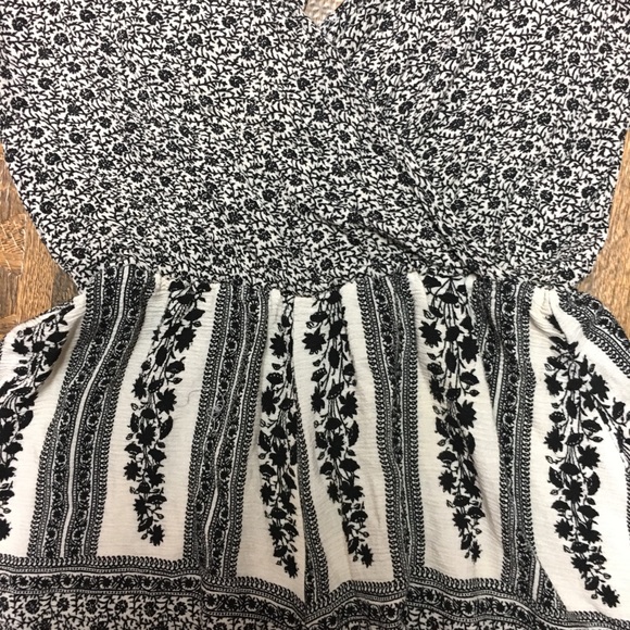 ROMPER - Picture 3 of 3